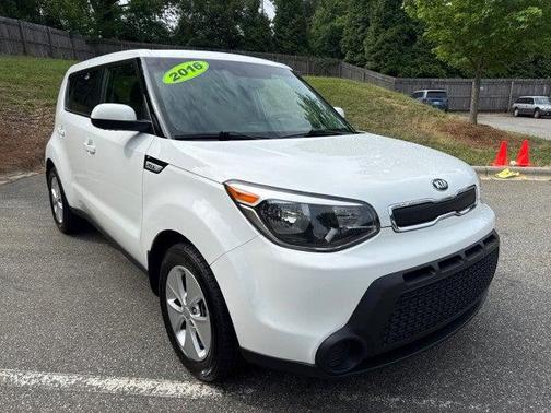 Clear White 2016 Kia Soul Base