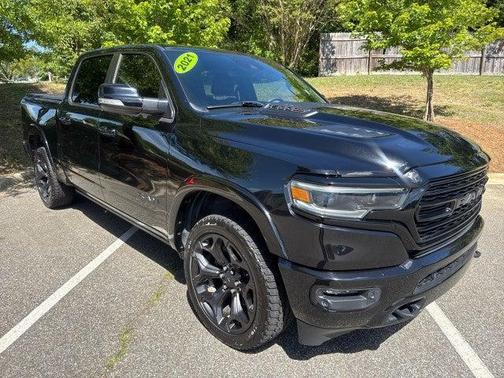 Diamond Black Crystal Pearlcoat 2021 RAM 1500 Limited