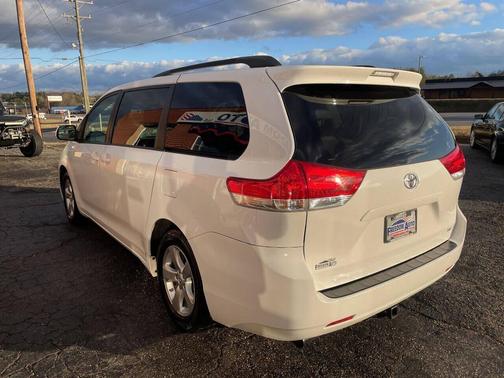 2014 Toyota Sienna LE