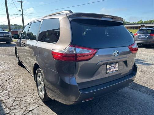 2015 Toyota Sienna LE