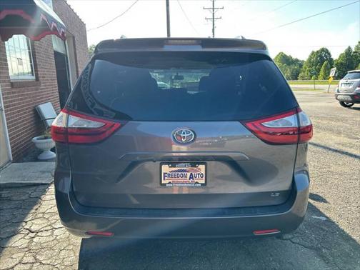 2015 Toyota Sienna LE