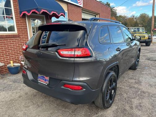 2016 Jeep Cherokee Sport