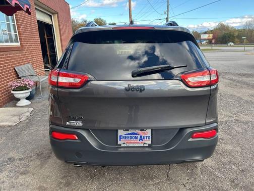 2016 Jeep Cherokee Sport
