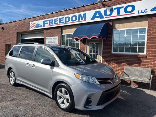 2018 Toyota Sienna LE