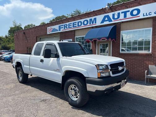 White 2004 Chevrolet Silverado 2500 LT H/D Extended Cab