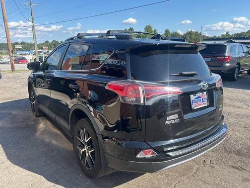 2017 Toyota RAV4 SE