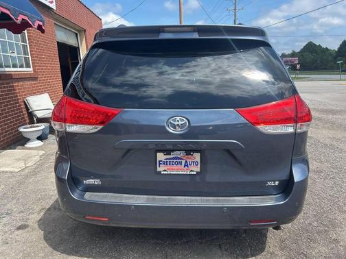 2014 Toyota Sienna XLE