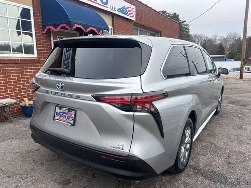 2021 Toyota Sienna LE