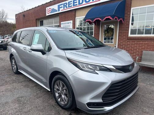2021 Toyota Sienna LE