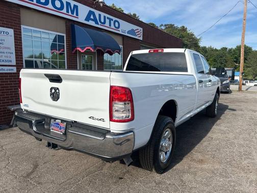 Bright White Clearcoat 2022 RAM 3500 Tradesman Crew Cab 4x4 8' Box