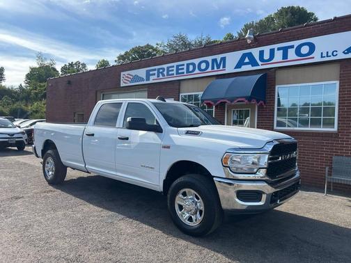 Bright White Clearcoat 2022 RAM 3500 Tradesman Crew Cab 4x4 8' Box