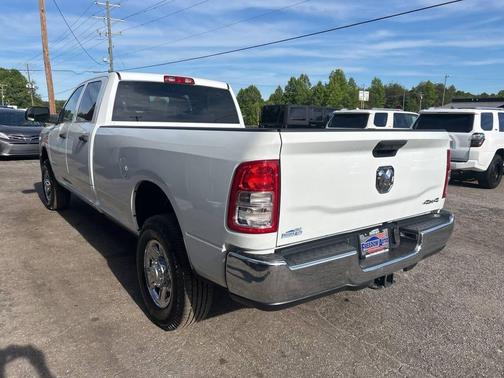 Bright White Clearcoat 2022 RAM 3500 Tradesman Crew Cab 4x4 8' Box