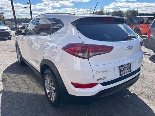 2016 Hyundai TUCSON SE