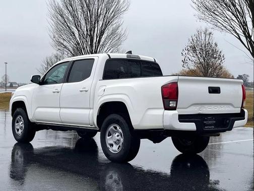 2022 Toyota Tacoma SR