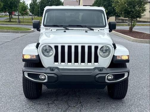 Bright White 2021 Jeep Wrangler Unlimited Sahara
