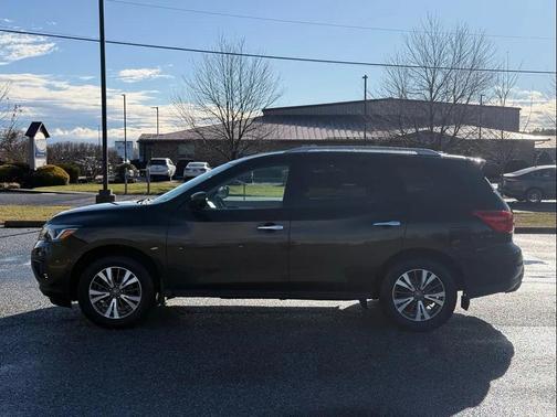 2017 Nissan Pathfinder SL