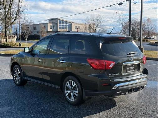 2017 Nissan Pathfinder SL