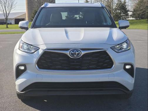 Wind Chill Pearl 2024 Toyota Highlander Hybrid Limited