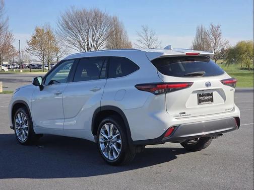 Wind Chill Pearl 2024 Toyota Highlander Hybrid Limited