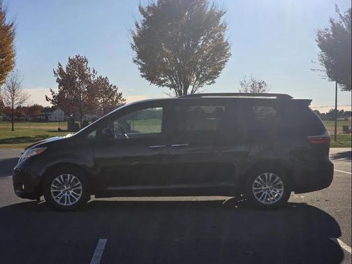 2016 Toyota Sienna XLE