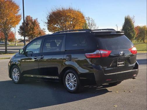 2016 Toyota Sienna XLE