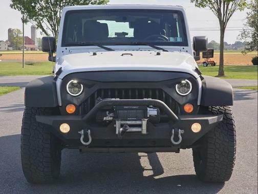 Bright White Clearcoat 2014 Jeep Wrangler Sport