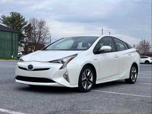 2016 Toyota Prius Three Touring