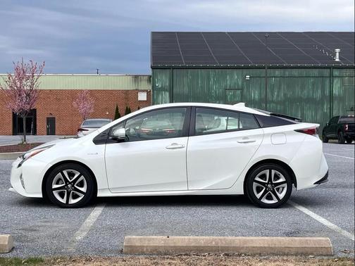 2016 Toyota Prius Three Touring