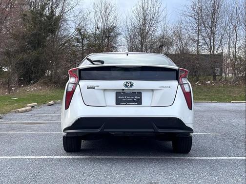 2016 Toyota Prius Three Touring