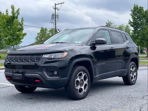 Diamond Black Crystal Pearlcoat 2022 Jeep Compass Trailhawk
