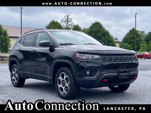 Diamond Black Crystal Pearlcoat 2022 Jeep Compass Trailhawk