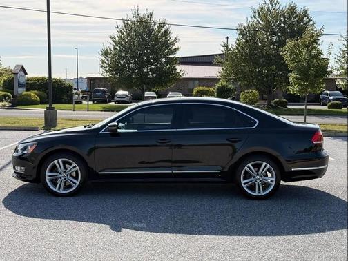 2013 Volkswagen Passat 2.0 TDI SE w/ Sunroof