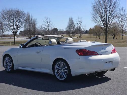 2014 INFINITI Q60 Base