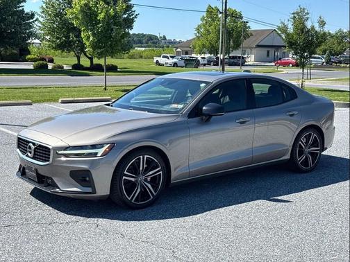 Birch Light Metallic 2019 Volvo S60 T6 R-Design