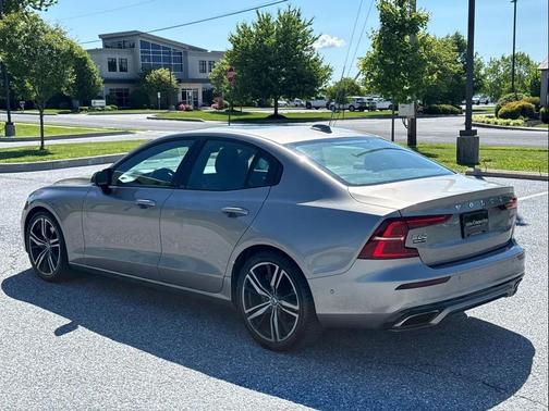 Birch Light Metallic 2019 Volvo S60 T6 R-Design