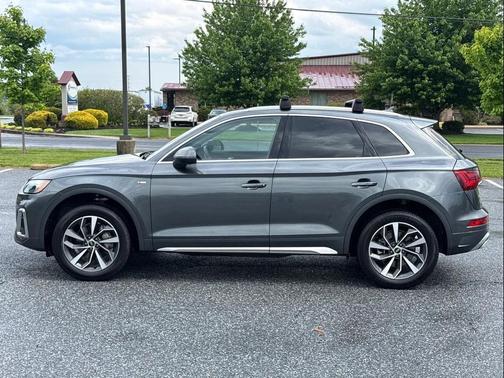 Daytona Gray Pearl Effect 2024 Audi Q5 45 S line Premium