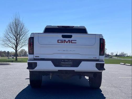 Summit White 2024 GMC Sierra 2500 AT4