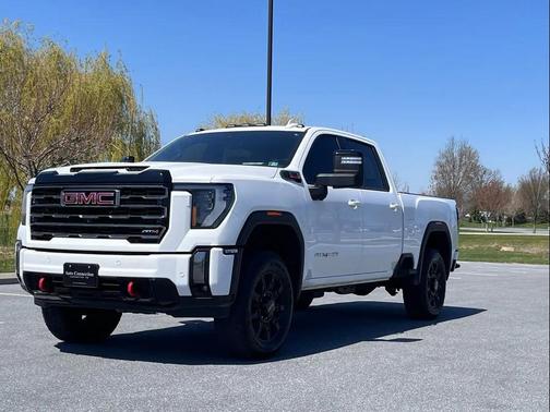 Summit White 2024 GMC Sierra 2500 AT4
