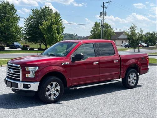 Red 2016 Ford F-150 XLT