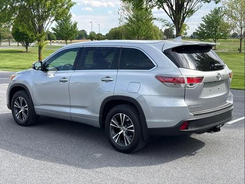 Silver Sky Metallic 2016 Toyota Highlander XLE