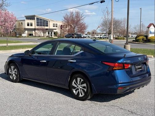 Deep Blue Pearl 2020 Nissan Altima S FWD