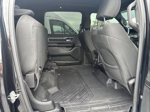 Diamond Black Crystal Pearlcoat 2021 RAM 1500 Big Horn/Lone Star