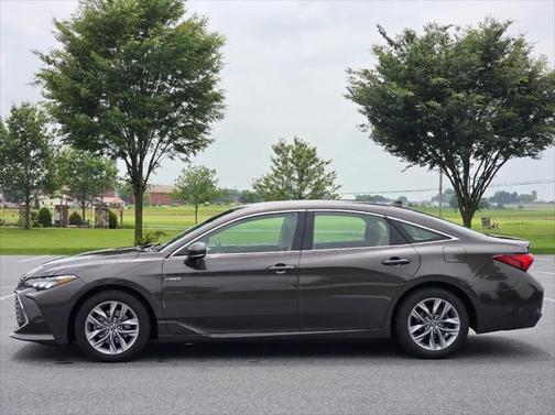 2019 Toyota Avalon Hybrid XLE