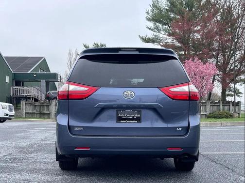 2016 Toyota Sienna LE