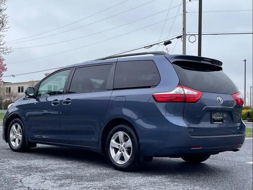 2016 Toyota Sienna LE