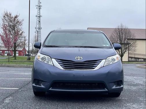 2016 Toyota Sienna LE