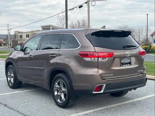 Toasted Walnut Pearl 2018 Toyota Highlander Limited Platinum