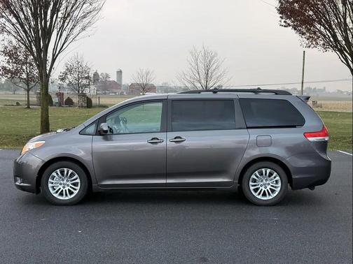 2011 Toyota Sienna XLE
