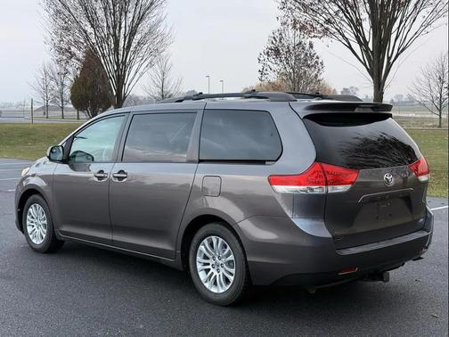 2011 Toyota Sienna XLE