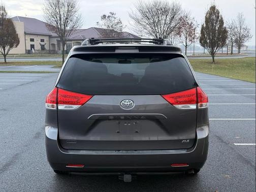2011 Toyota Sienna XLE